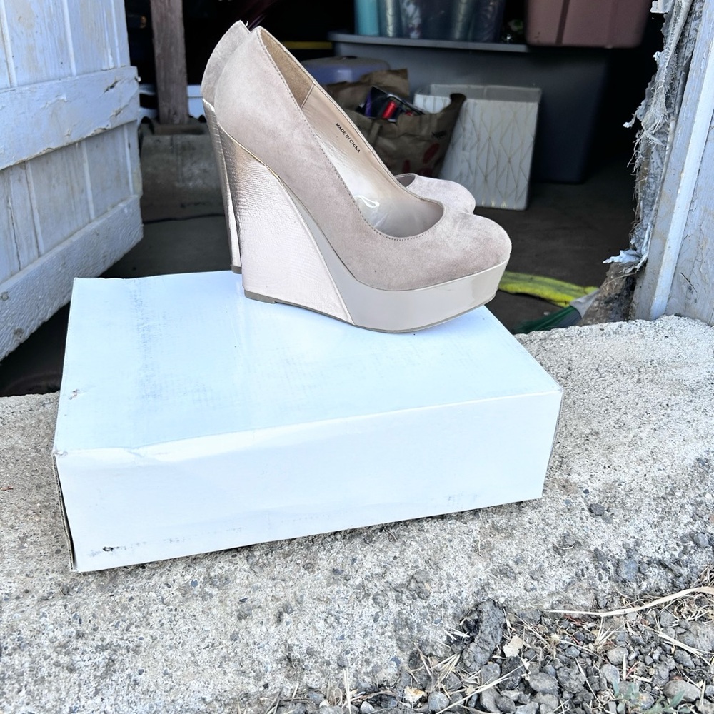 forever 21 platform, wedge shoes, new in the box tan and bronze size 8